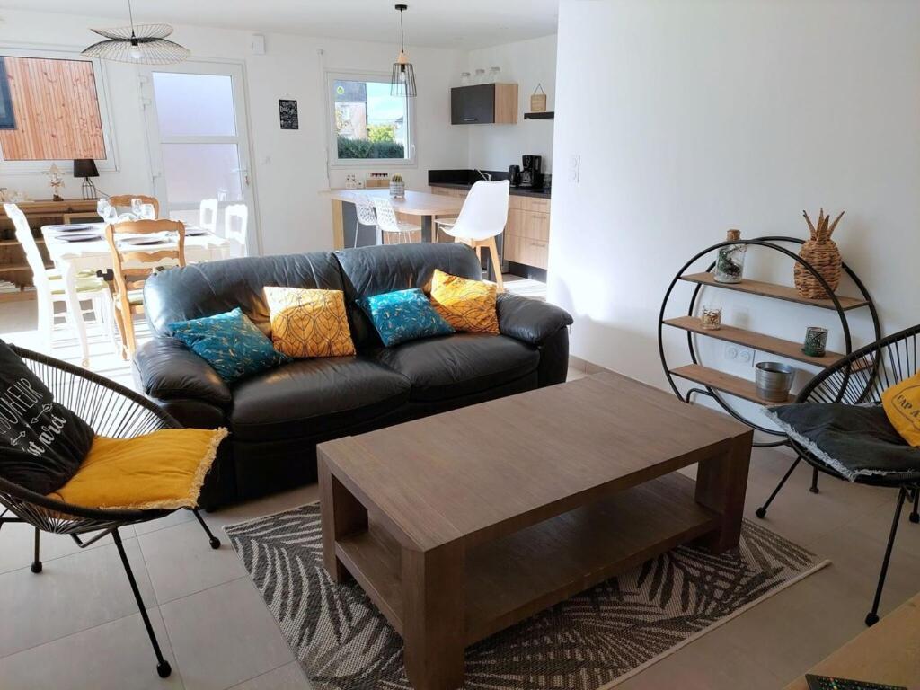 Single Storey Holiday Home In Cléder מראה חיצוני תמונה