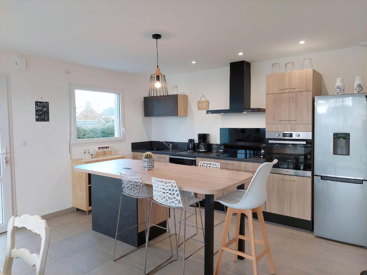Single Storey Holiday Home In Cléder מראה חיצוני תמונה