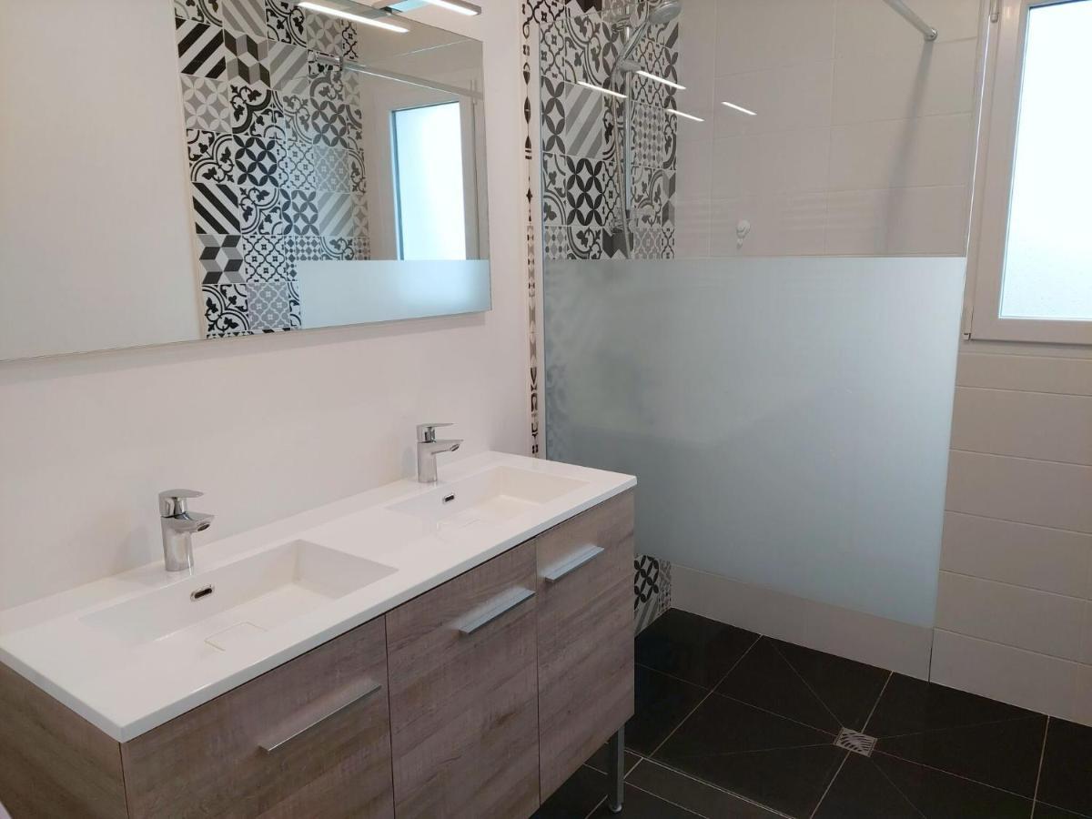 Single Storey Holiday Home In Cléder מראה חיצוני תמונה