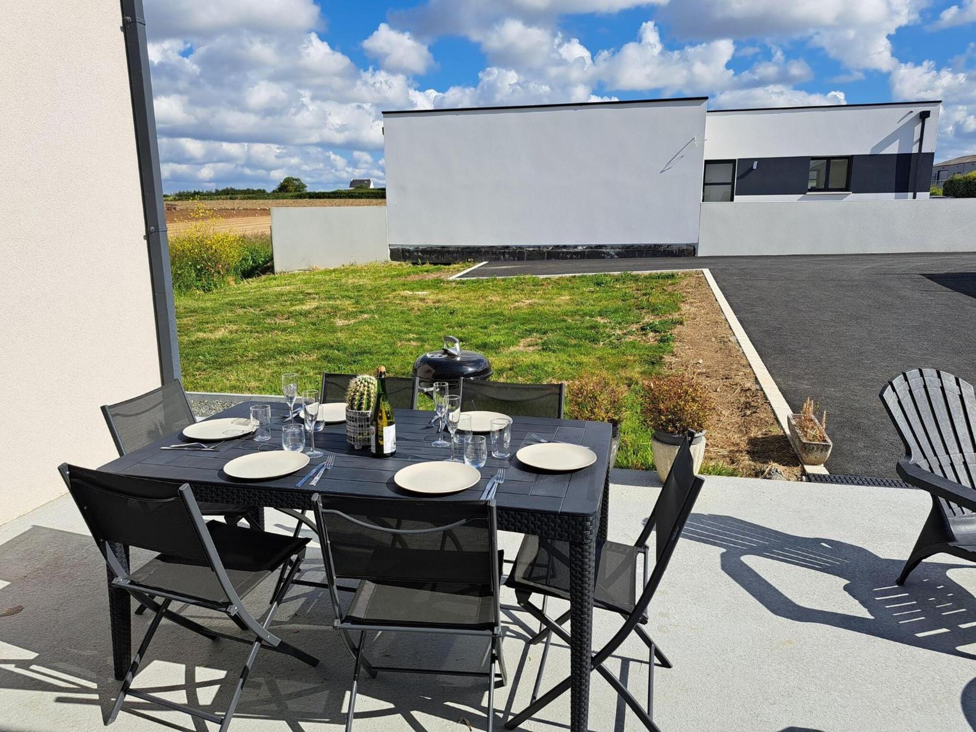 Single Storey Holiday Home In Cléder מראה חיצוני תמונה